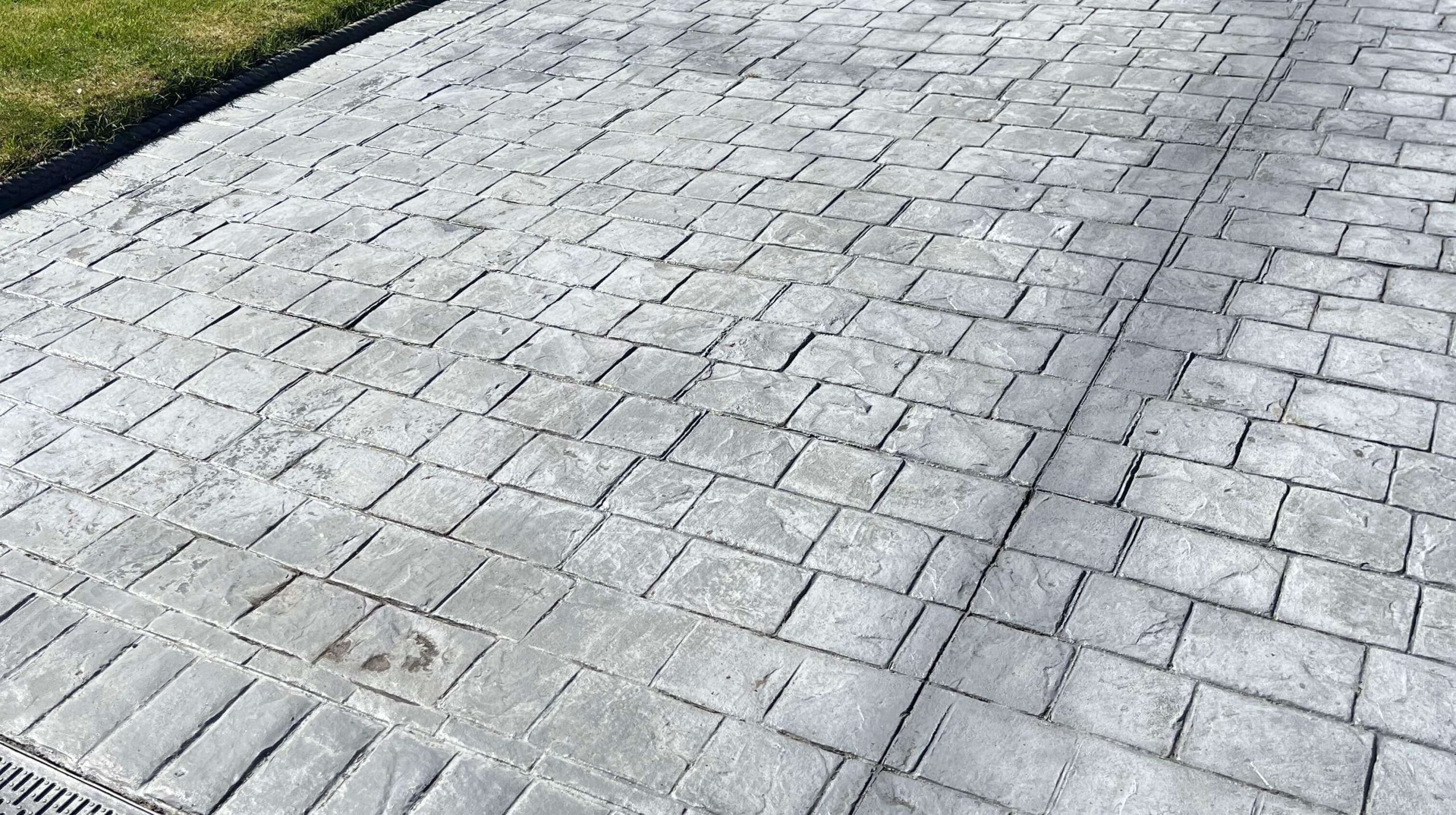 Pattern Imprinted Concrete Driveway InstallersWhyteleafe CR3